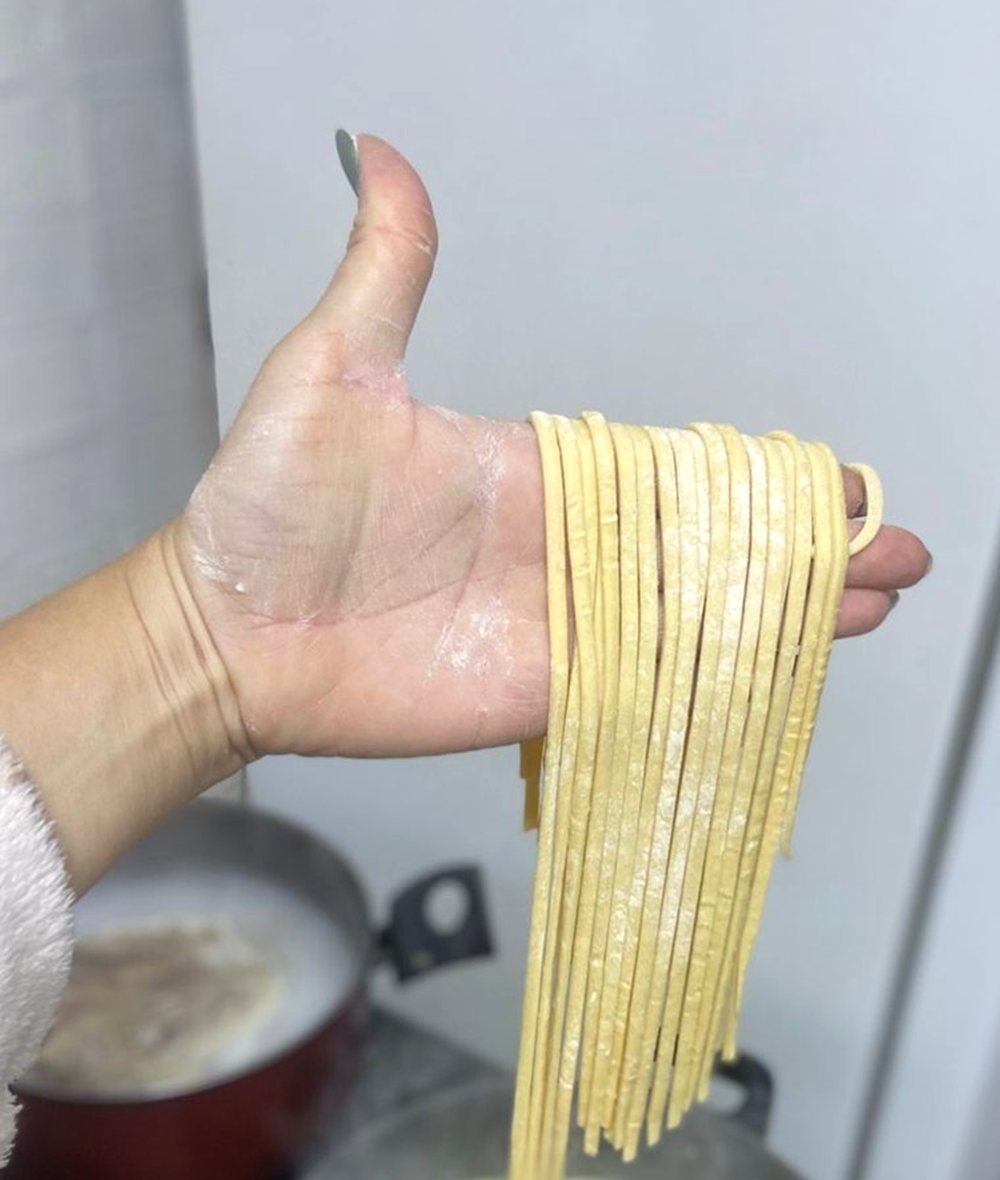 Massa artesanal feita pela Panelinhas da Bá