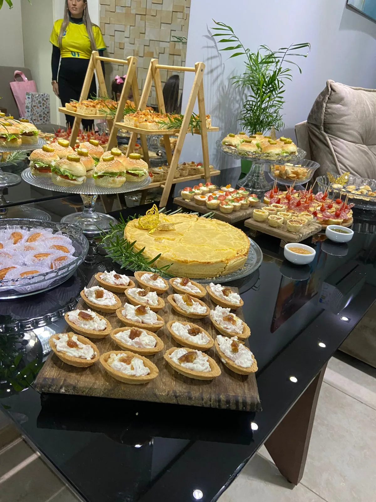 Mesa preparada para evento corporativo